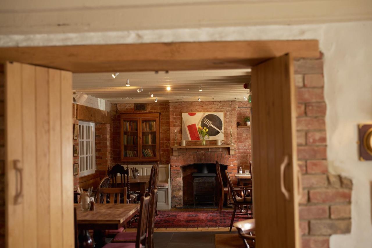 The Dog & Gun Inn Netheravon Esterno foto