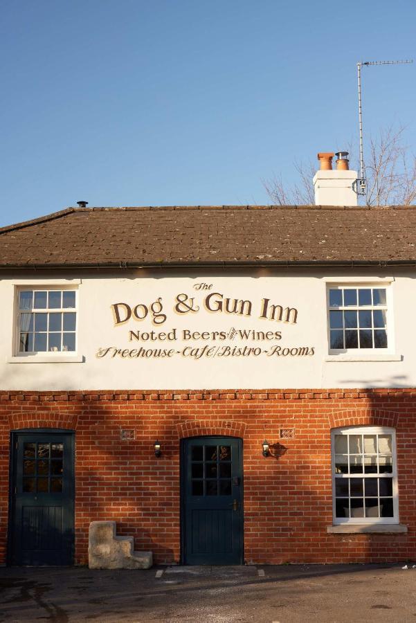 The Dog & Gun Inn Netheravon Esterno foto